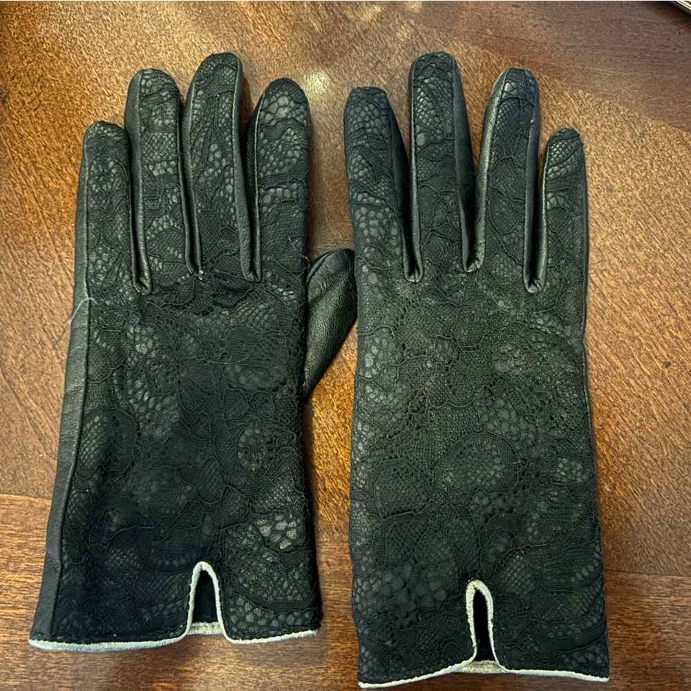 BCBG lace and leather gloves, black, XS/S
